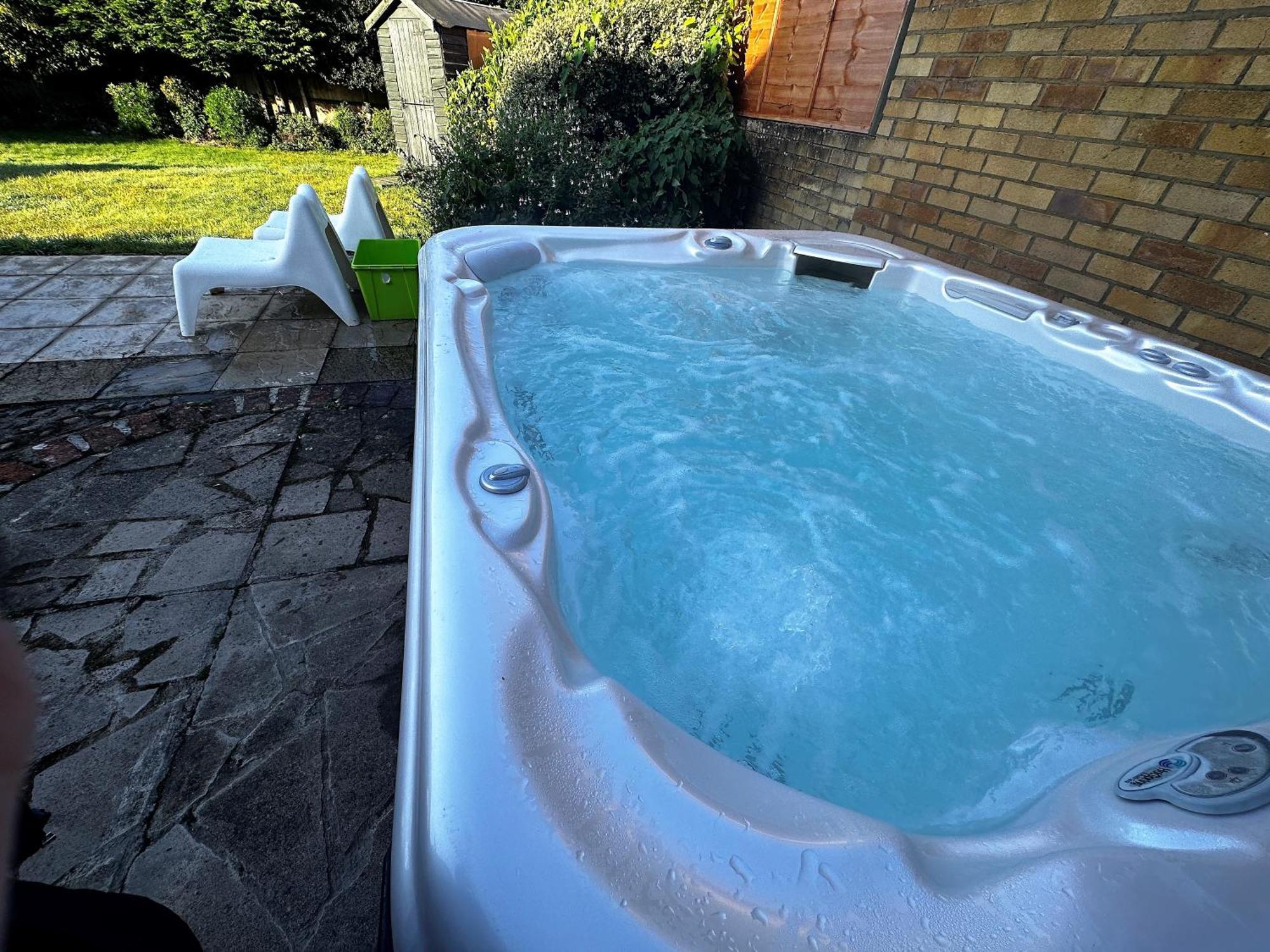 Kennedy Villa - 5 Bedroom House With Hot Tub, Wifi, Free Parkings, Close To Bicester Village Esterno foto