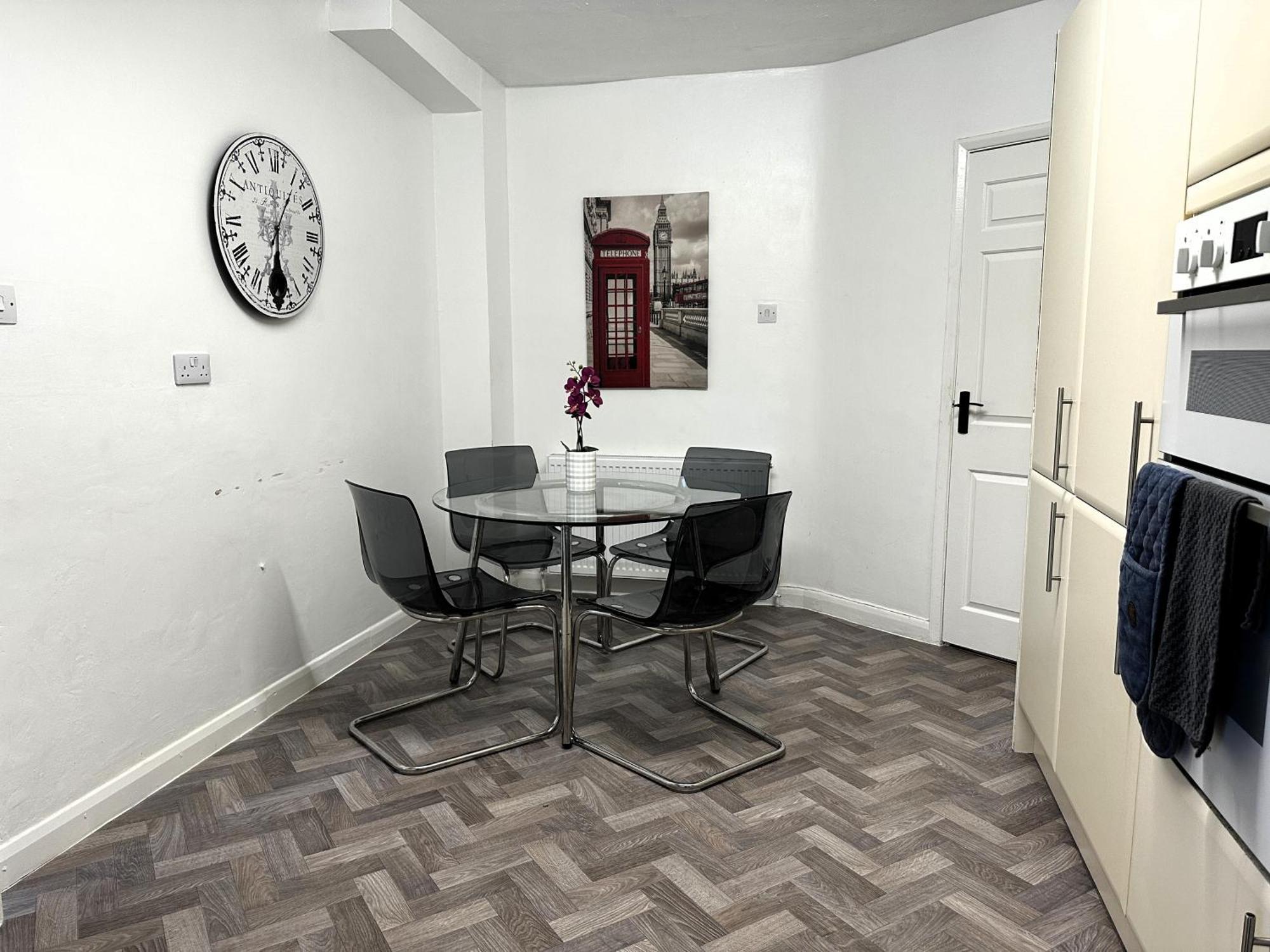 Kennedy Villa - 5 Bedroom House With Hot Tub, Wifi, Free Parkings, Close To Bicester Village Esterno foto
