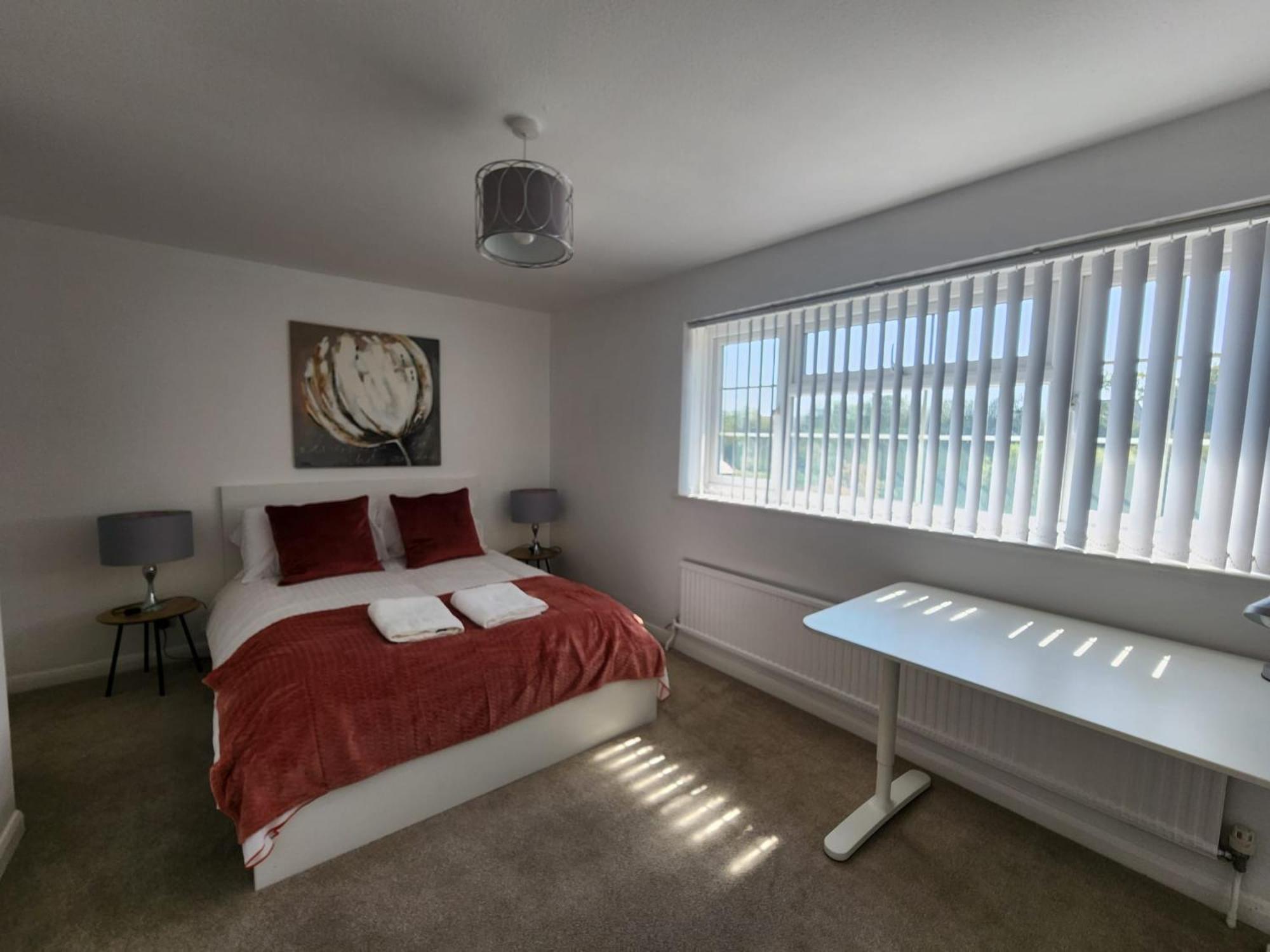 Kennedy Villa - 5 Bedroom House With Hot Tub, Wifi, Free Parkings, Close To Bicester Village Esterno foto
