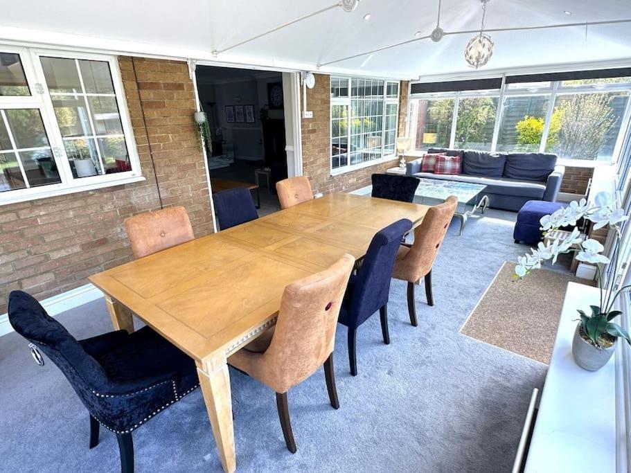 Kennedy Villa - 5 Bedroom House With Hot Tub, Wifi, Free Parkings, Close To Bicester Village Esterno foto