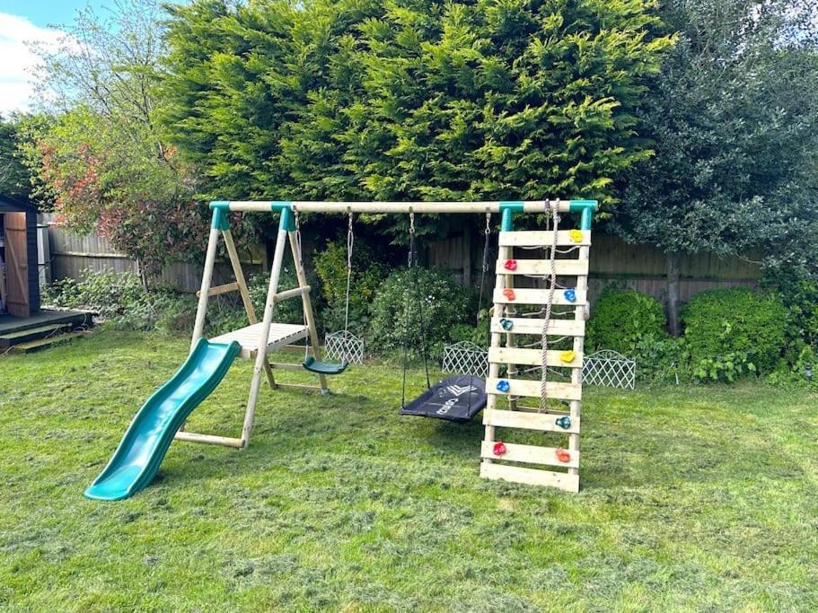 Kennedy Villa - 5 Bedroom House With Hot Tub, Wifi, Free Parkings, Close To Bicester Village Esterno foto